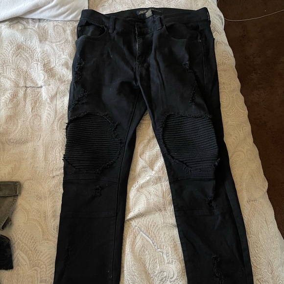 Ripped Jeans in Black - Picture 1 of 2